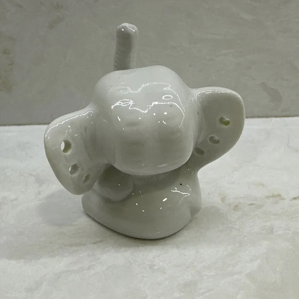 Vintage 70s White Porcelain Baby Elephant Earring Holder 3